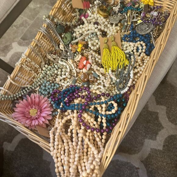 Estate Jewlery lot vintage and modern over 3lbs 
Wearable and craft-able - Picture 12 of 14